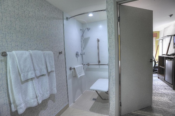 Holiday Inn Express & Suites TORONTO AIRPORT WEST Main image